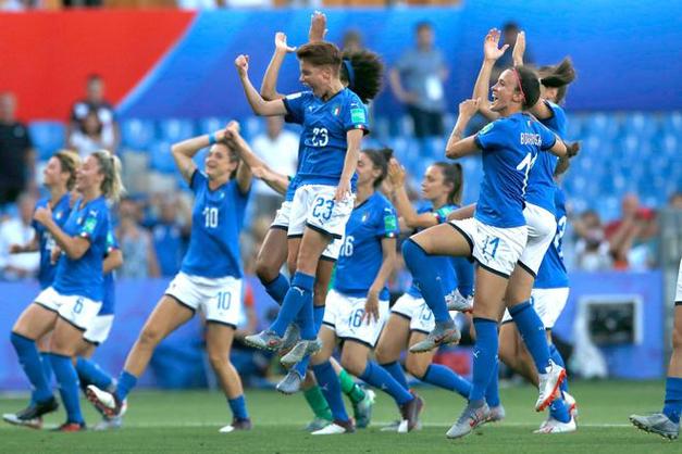瑞典女足vs意大利的相关图片
